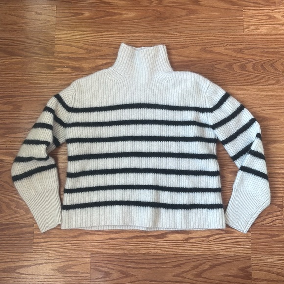 Nordstrom Beige and Navy Blue Stripe 100% Cashmere Turtleneck Size XS - Picture 1 of 8